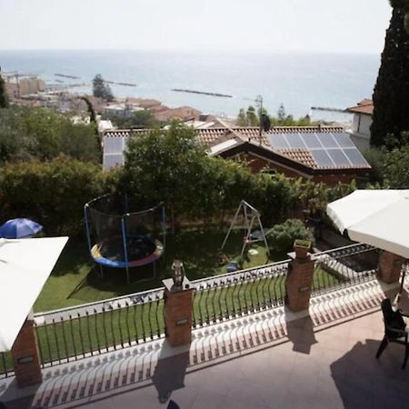Dolcevita Rooms Arma di Taggia Bagian luar foto