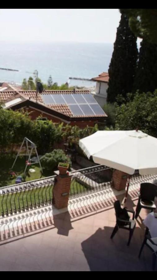 Dolcevita Rooms Arma di Taggia Bagian luar foto